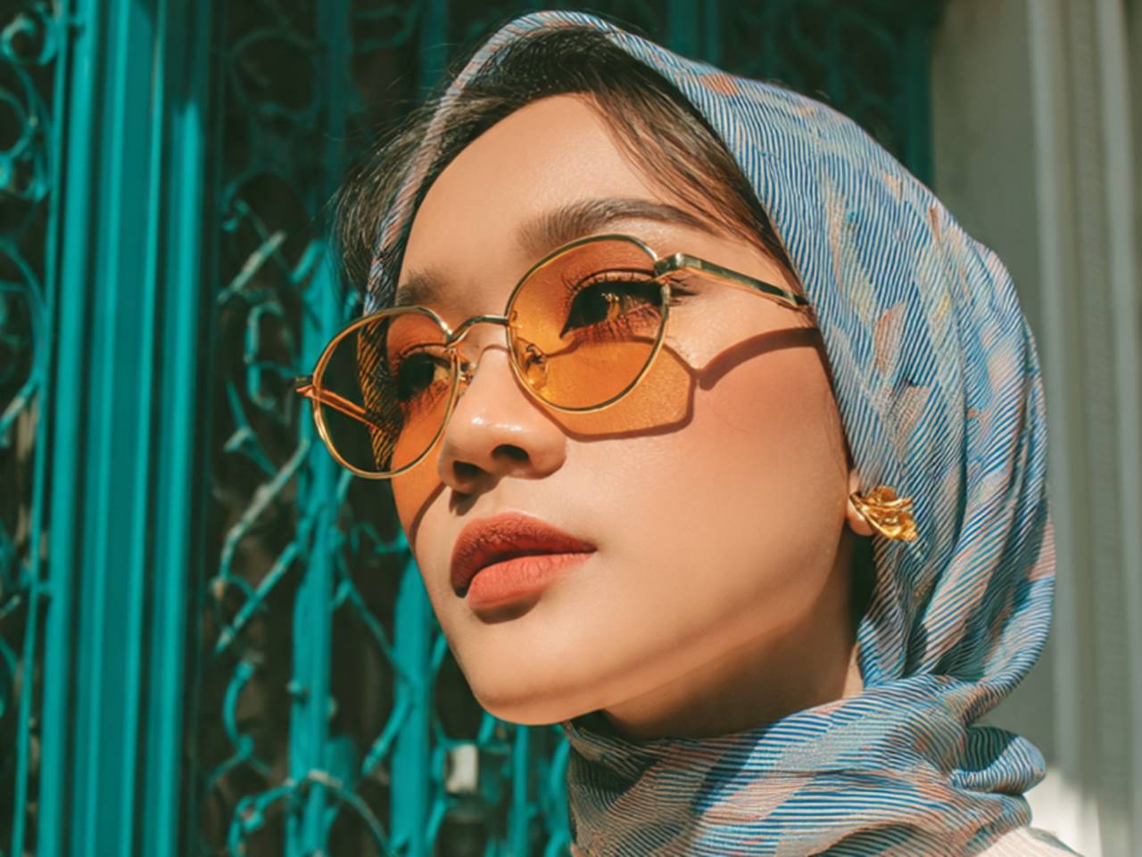 gaya hijab pakai kacamata polarized