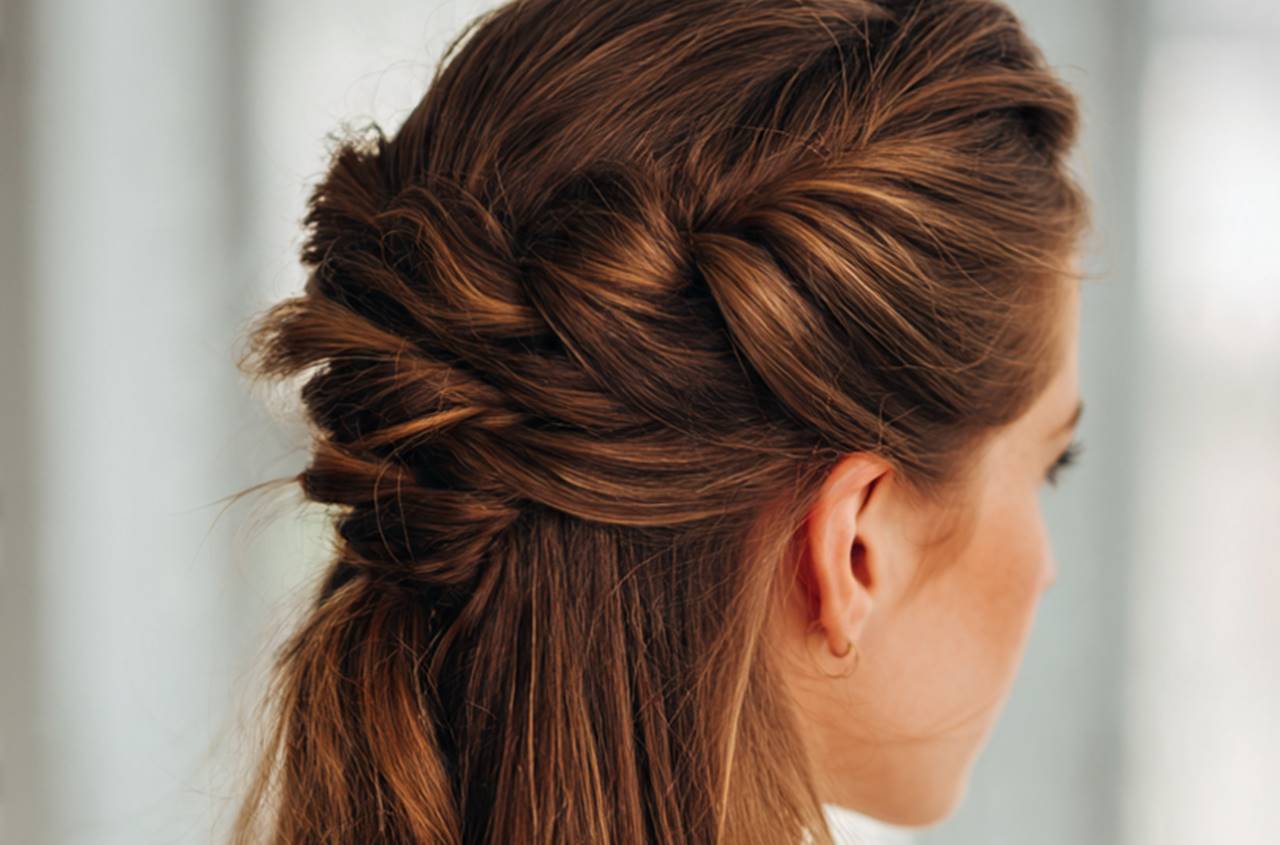 Apa Itu Gaya Rambut Half Updo pada Wanita