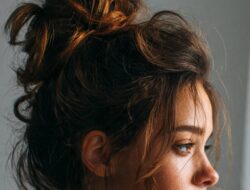 Apa Itu Gaya Rambut Messy Bun pada Wanita? Tren Simpel yang Elegan