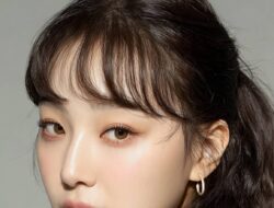 Apa Itu Gaya Rambut See-Through Bangs (Poni Korea) pada Wanita?